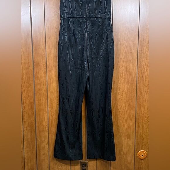 Alice + Olivia Jorah Short-Sleeve Jumpsuit size 12 - Picture 13 of 16